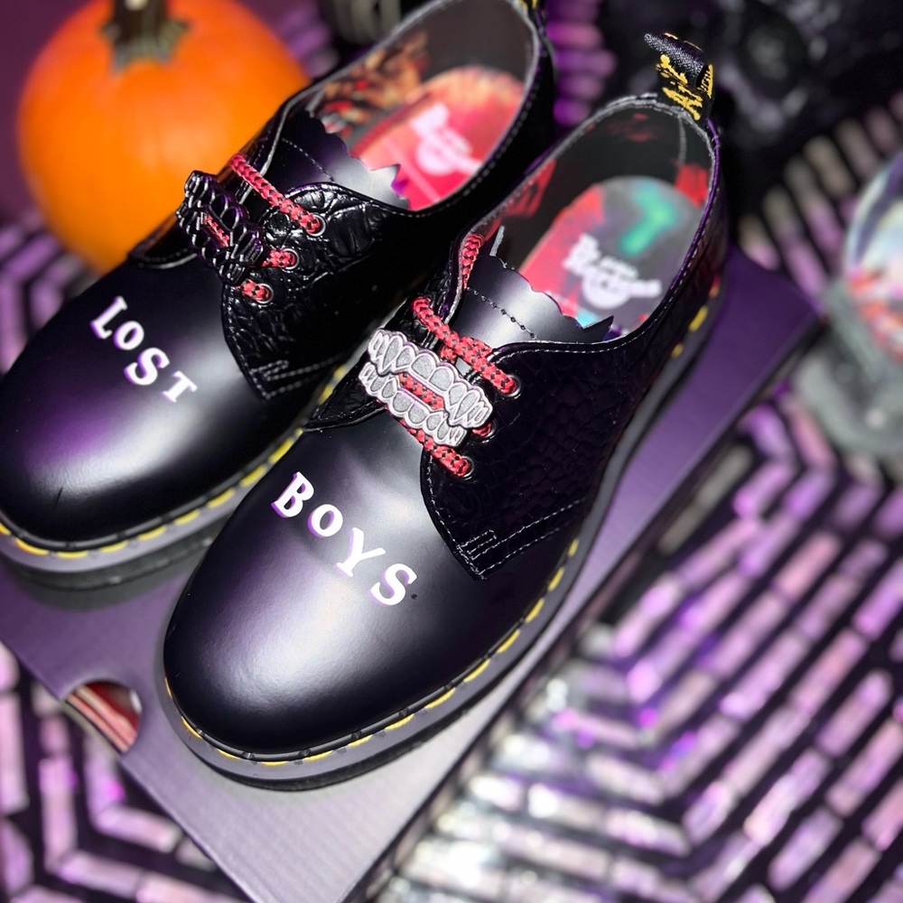 Dr. Martens Lost Boys Boots!❤️Limited Edition!🖤Doctor Martens!Womens 6, Men’s 4 - Picture 7 of 10